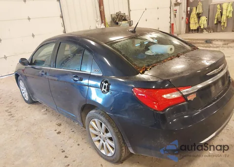 2011 Chrysler 200 Touring z USA, uszkodzony, nr VIN 1C3BC1FG5BN511109